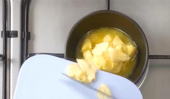 大厨教你自制kaiyun登陆入口开云大蒜面包经过烘焙可口酥脆让人直呼好吃(图3) 大厨教你自制kaiyun登陆入口开云大蒜面包经过烘焙可口酥脆让人直呼好吃(图3)