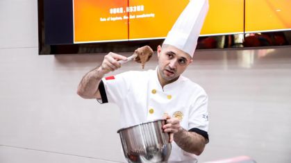 意大利名厨进校授课将不一样的美食文化带进新东方课堂!(图2) 意大利名厨进校授课将不一样的美食文化带进新东方课堂!(图2)