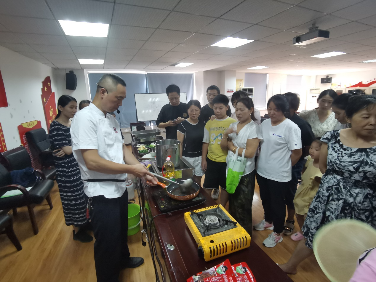 kaiyun佛祖岭街道举办别开生面的技能盛宴 为社区居民搭建美食与就业的桥梁(图2) kaiyun佛祖岭街道举办别开生面的技能盛宴 为社区居民搭建美食与就业的桥梁(图2)