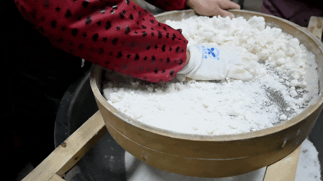 知名古方“升级”36次这kaiyun中国官方网站款食养糕让你内外兼修养出肤若凝脂牛奶肌|文中有彩蛋(图4) 知名古方“升级”36次这kaiyun中国官方网站款食养糕让你内外兼修养出肤若凝脂牛奶肌|文中有彩蛋(图4)