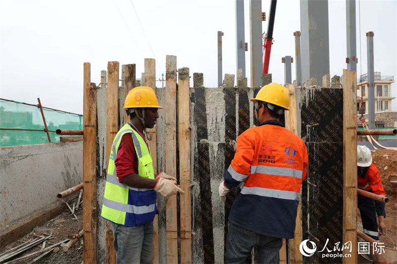 “为促进厄中两国友好添砖加瓦”kaiyun中国官方网站(图2) “为促进厄中两国友好添砖加瓦”kaiyun中国官方网站(图2)