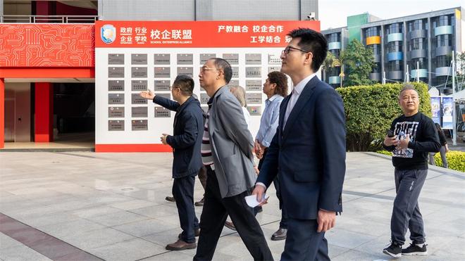 携手共筑美食高地丨广东岭南现代技师学院与佛山顺德菜发展促进会达成战略合作(图5) 携手共筑美食高地丨广东岭南现代技师学院与佛山顺德菜发展促进会达成战略合作(图5)