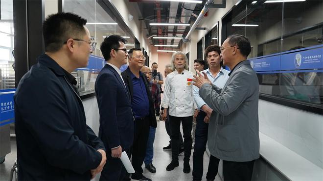 携手共筑美食高地丨广东岭南现代技师学院与佛山顺德菜发展促进会达成战略合作(图8) 携手共筑美食高地丨广东岭南现代技师学院与佛山顺德菜发展促进会达成战略合作(图8)