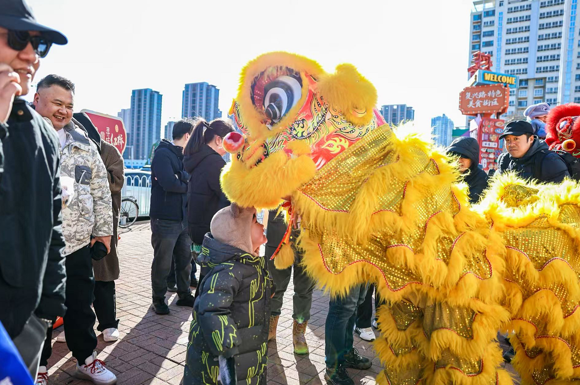 红桥区复兴路新春年货大集开启“舌尖上的旅行”(图2) 红桥区复兴路新春年货大集开启“舌尖上的旅行”(图2)