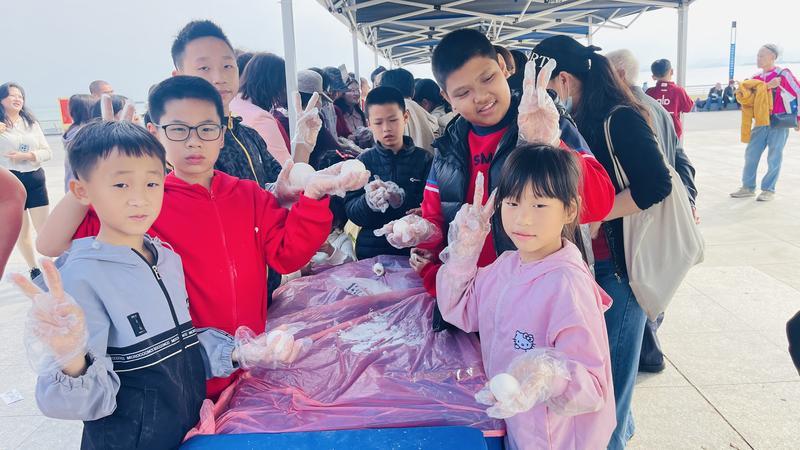 年味满满！大亚湾霞涌迎新春非遗体验活动热闹上演(图1)